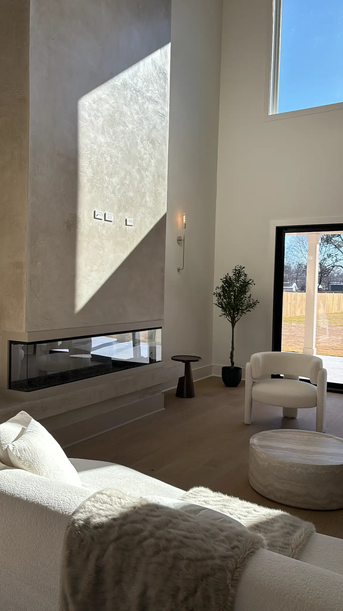 Modern fireplace living room with vaulted ceilings